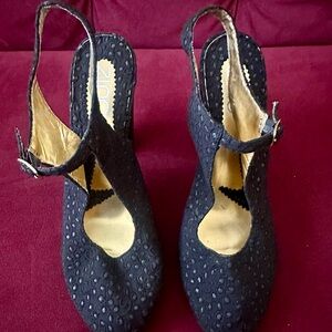 zinc Women's Black Textured Heels size 9.5